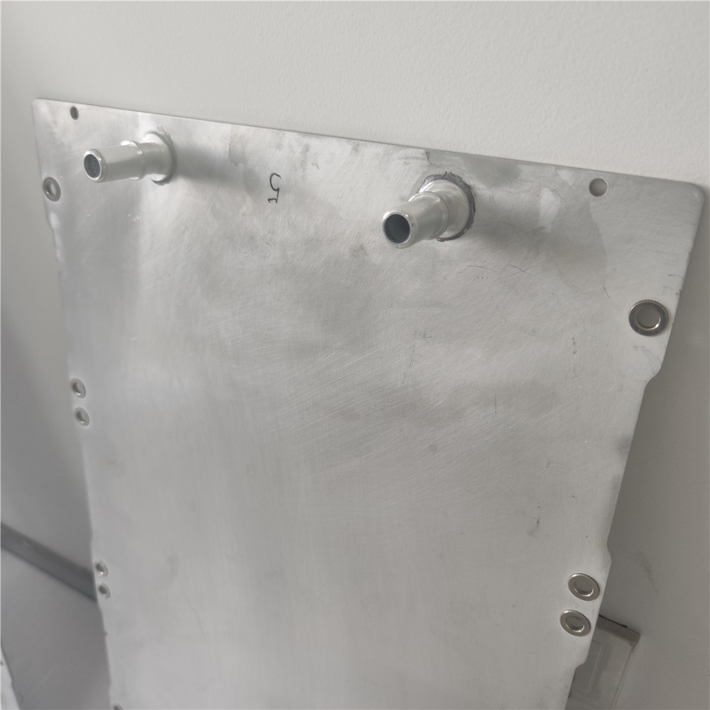 新能源货车动力电池换热用管式液冷板