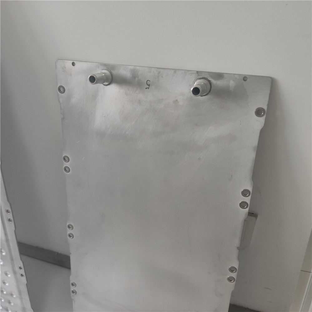 新能源货车动力电池换热用管式液冷板