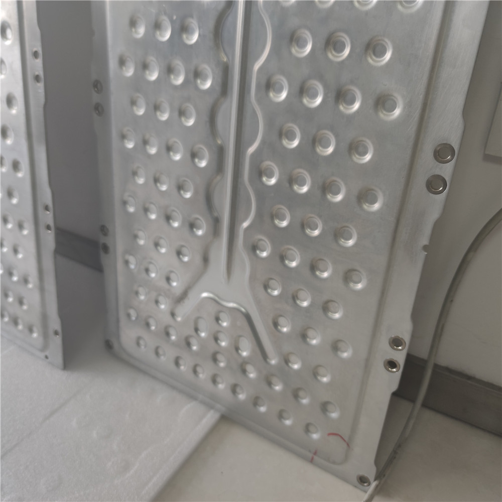 新能源货车动力电池换热用管式液冷板